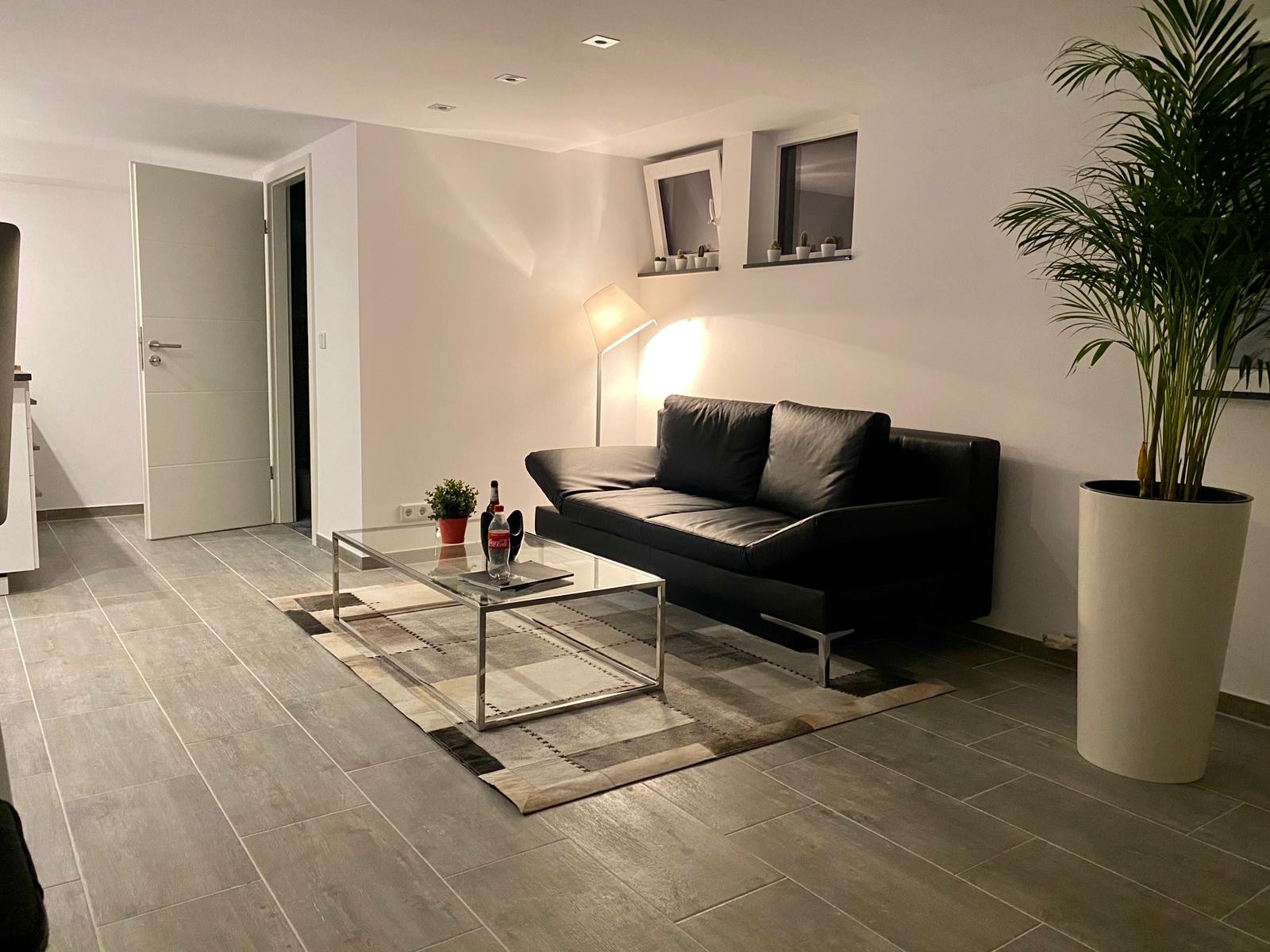 Modernisierter Wohnraum mit klarer Linienführung